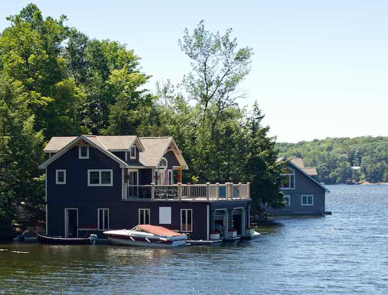 lakehouse for rent